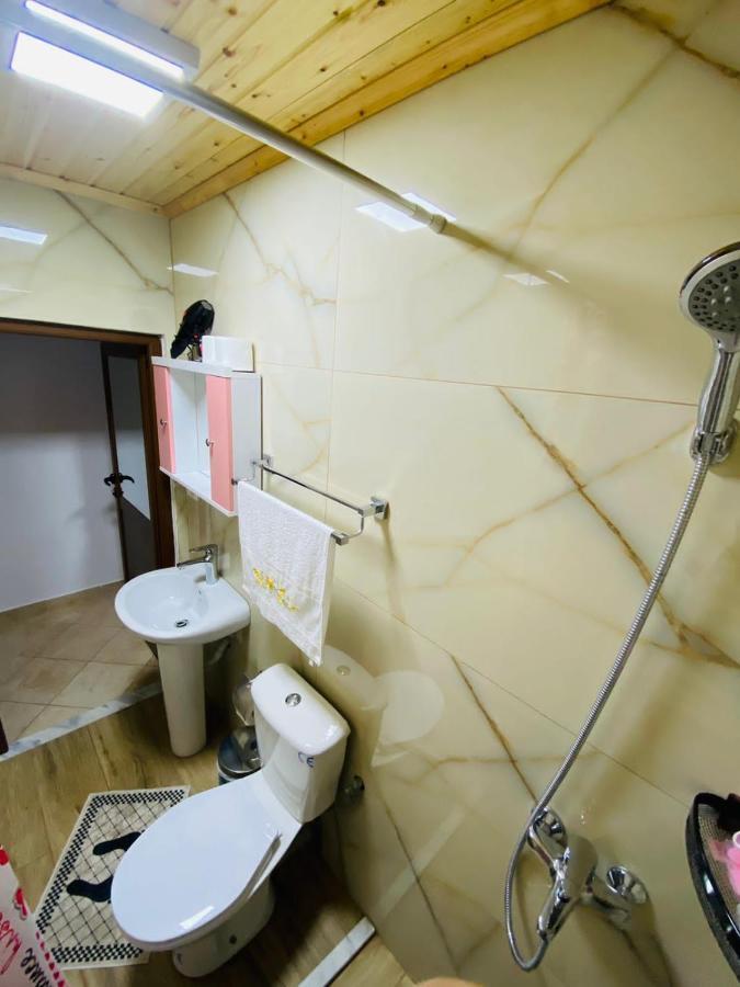 "Mani Guest House" จีโรคาสเตอร์ ภายนอก รูปภาพ