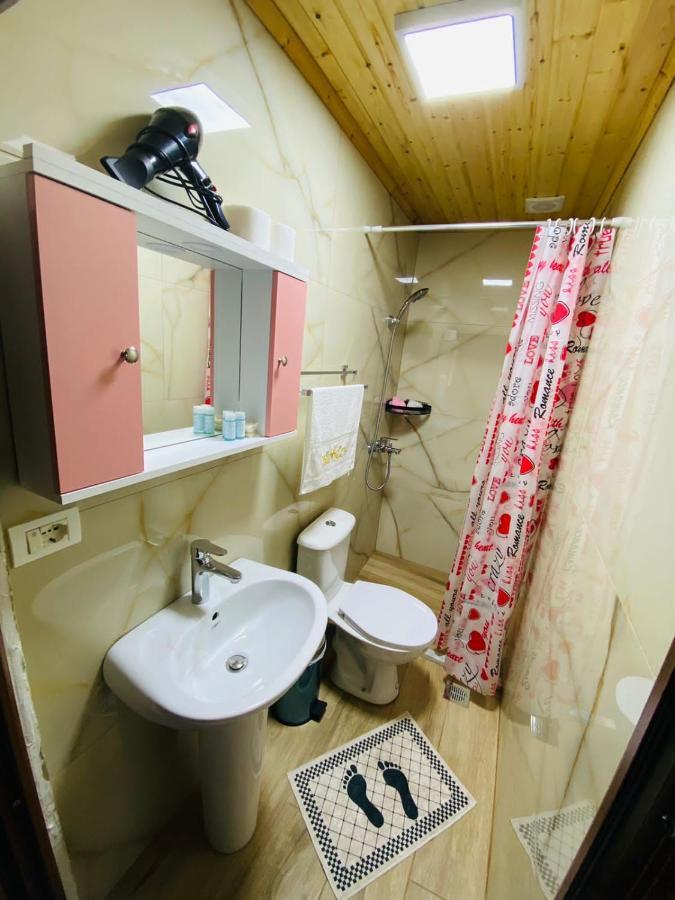 "Mani Guest House" จีโรคาสเตอร์ ภายนอก รูปภาพ