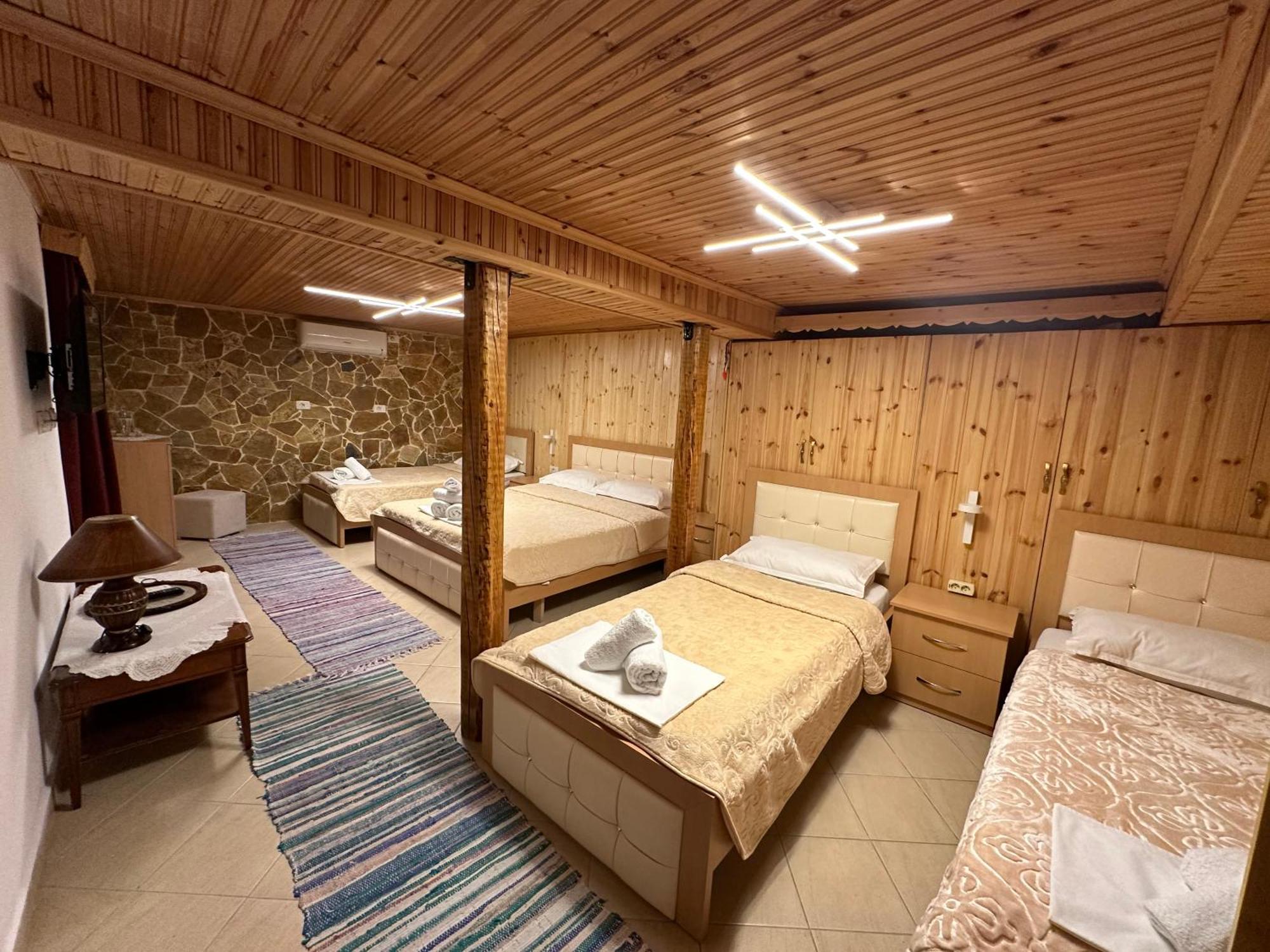 "Mani Guest House" จีโรคาสเตอร์ ภายนอก รูปภาพ