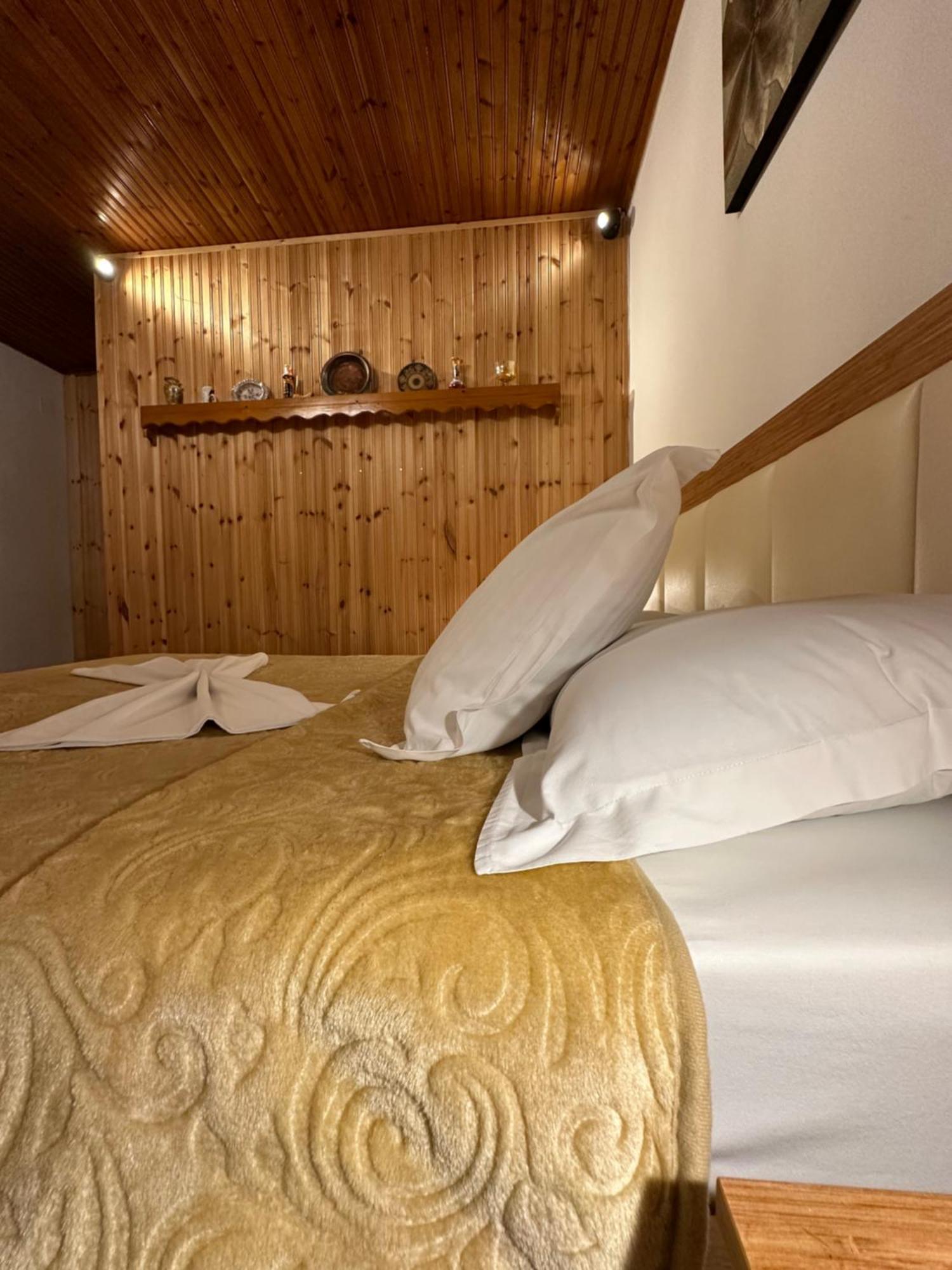 "Mani Guest House" จีโรคาสเตอร์ ภายนอก รูปภาพ
