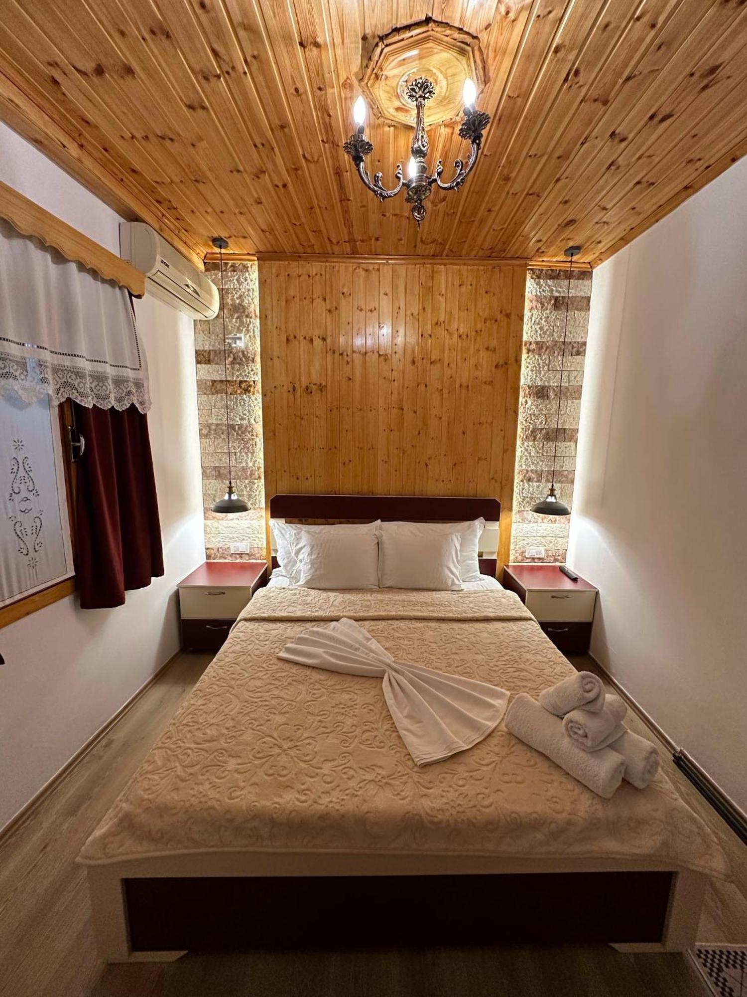 "Mani Guest House" จีโรคาสเตอร์ ภายนอก รูปภาพ