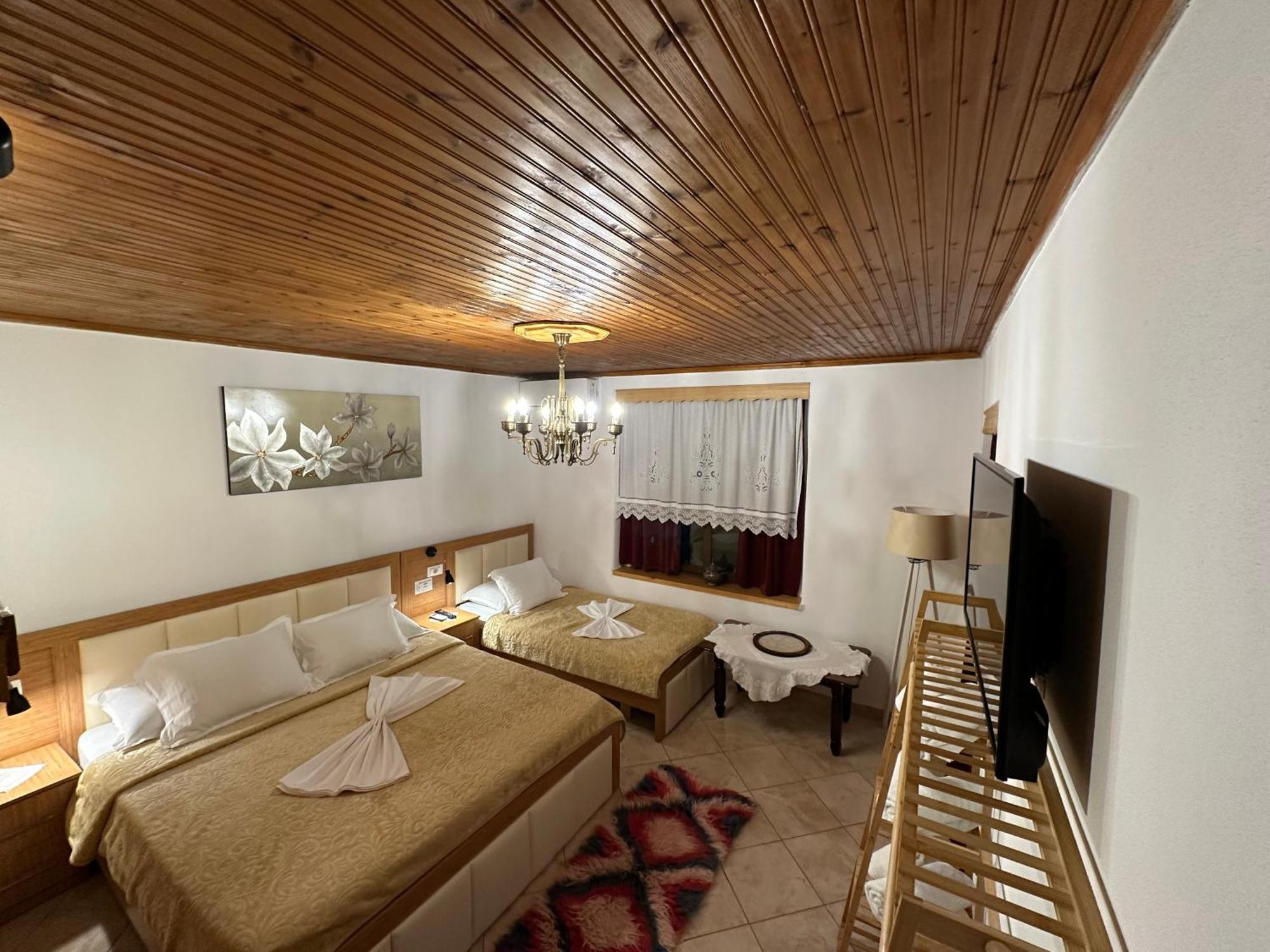 "Mani Guest House" จีโรคาสเตอร์ ภายนอก รูปภาพ