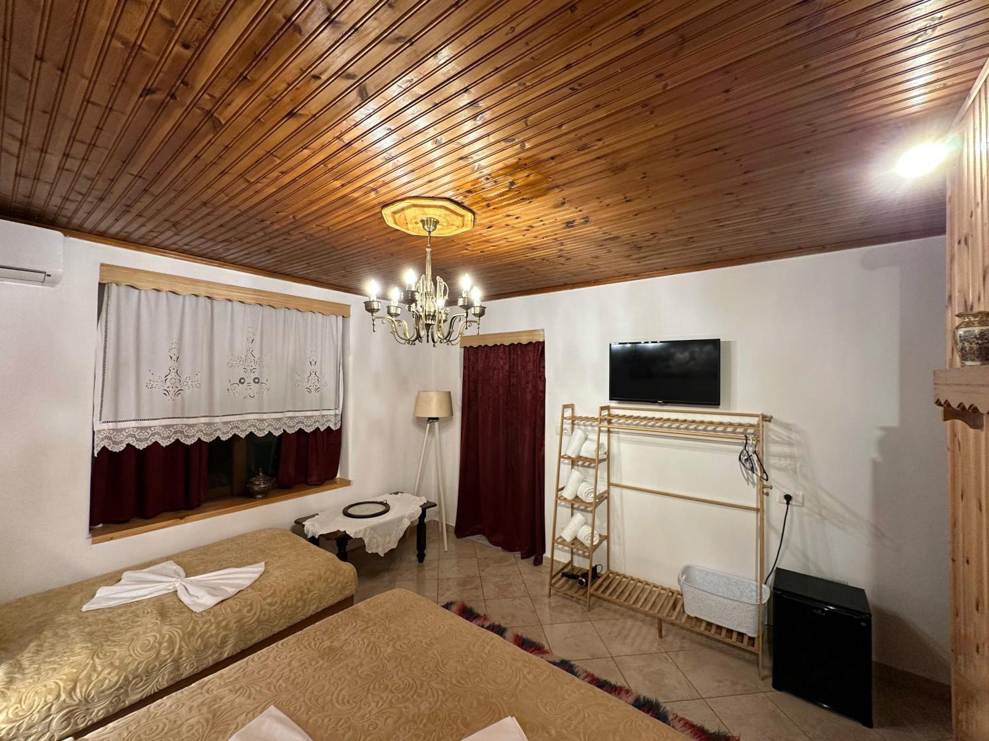 "Mani Guest House" จีโรคาสเตอร์ ภายนอก รูปภาพ