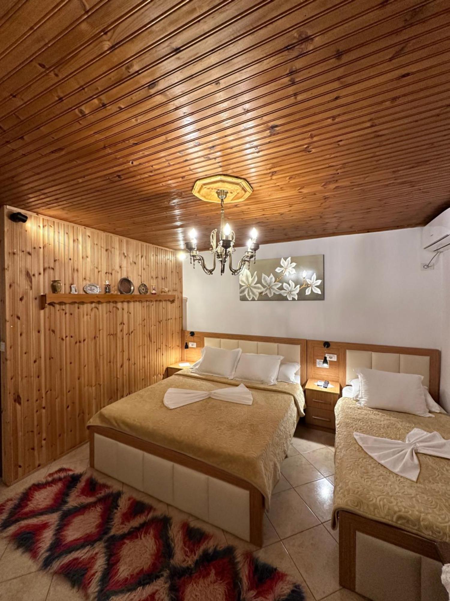 "Mani Guest House" จีโรคาสเตอร์ ภายนอก รูปภาพ